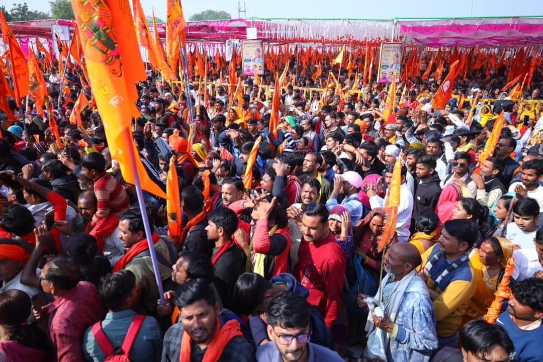 Sanatan Ekta Padyatra: A crowd of lakhs of people in Baba Bageshwar's Yatra, along with well-known saints