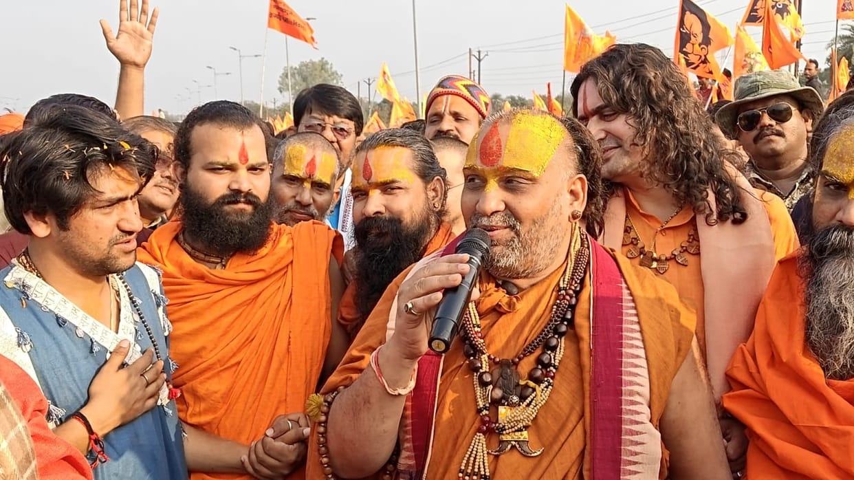 Sanatan Ekta Padyatra: A crowd of lakhs of people in Baba Bageshwar's Yatra, along with well-known saints