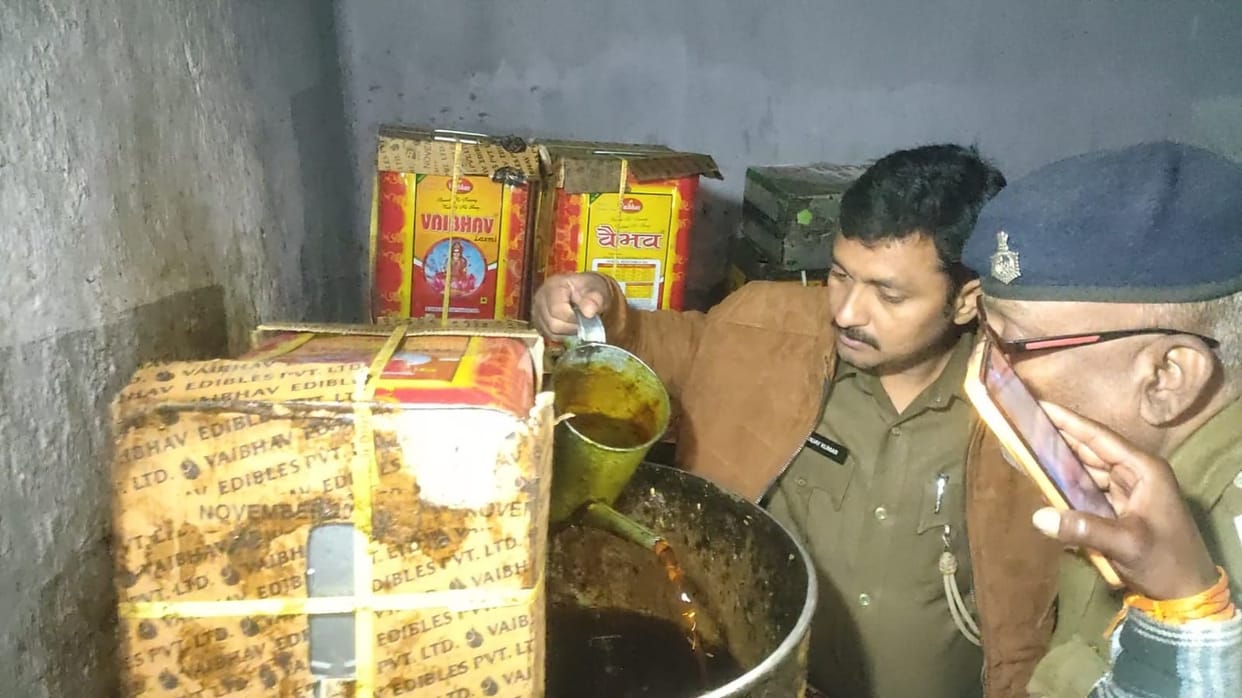 Bihar: Fake mustard oil is being manufactured by branded companies in Patna; Police raided and seized goods