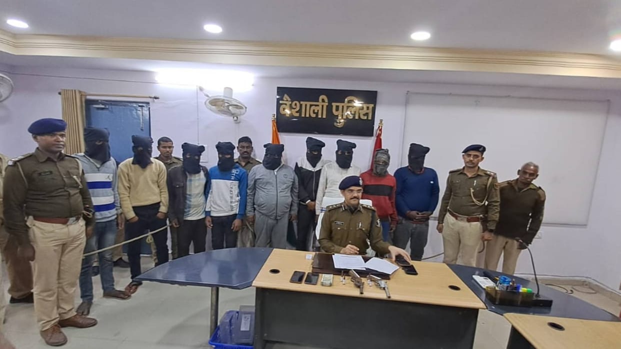 Bihar News Police arrested DSP who looted iron rods in Vaishali
