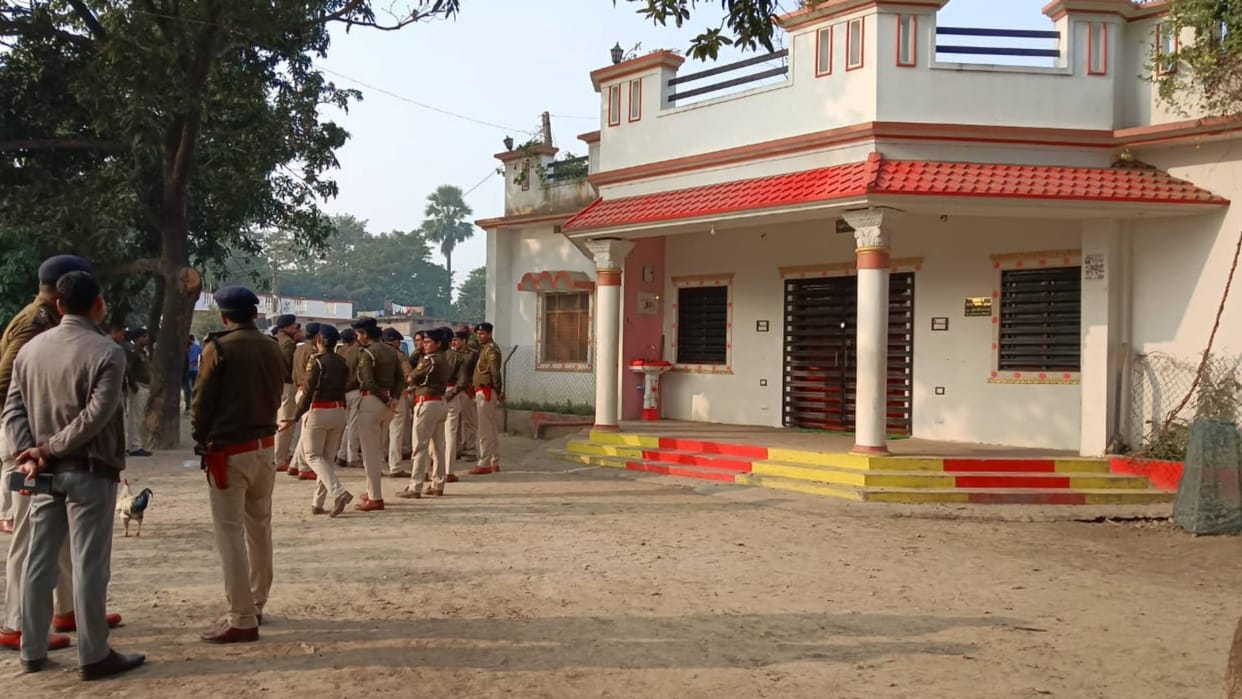 Bihar House of absconding Mukhiya husband Azam Khan seized in Motihari case of illegal arms display