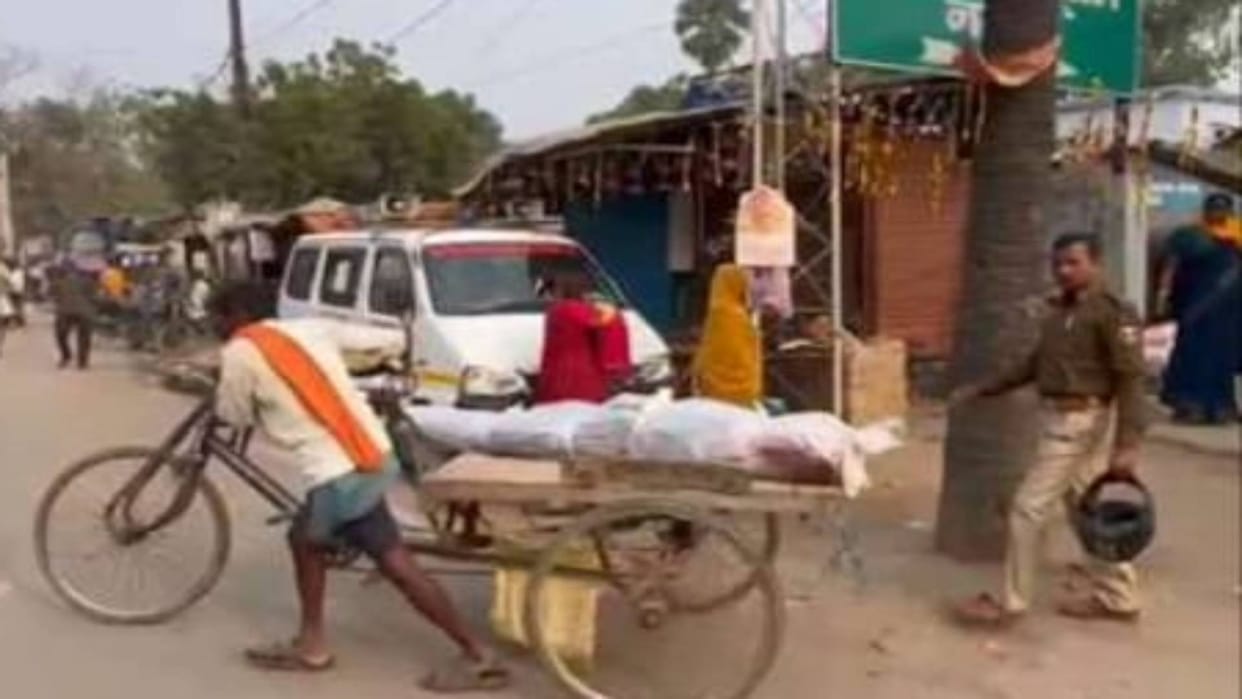 Bihar News Health department on handcart No vehicle to carry dead bodies in Nawada people rely on hand carts