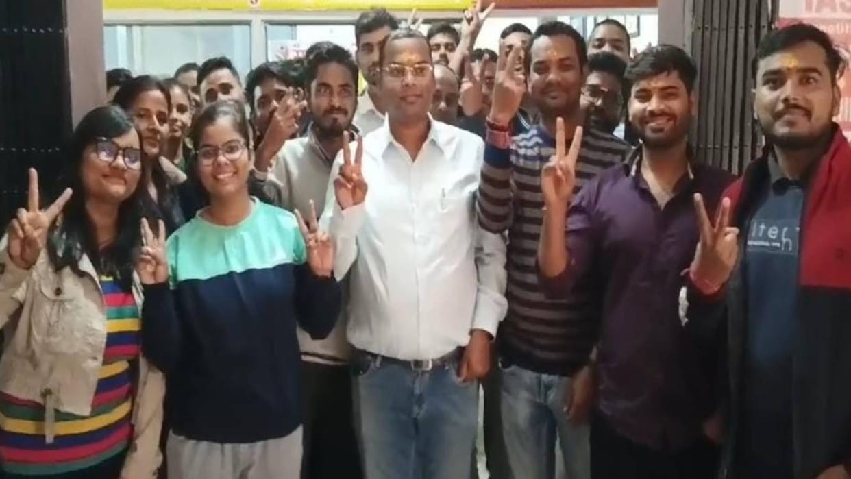 Bihar Teacher made students Police in Muzaffarpur became officer turned village after not get success in Delhi