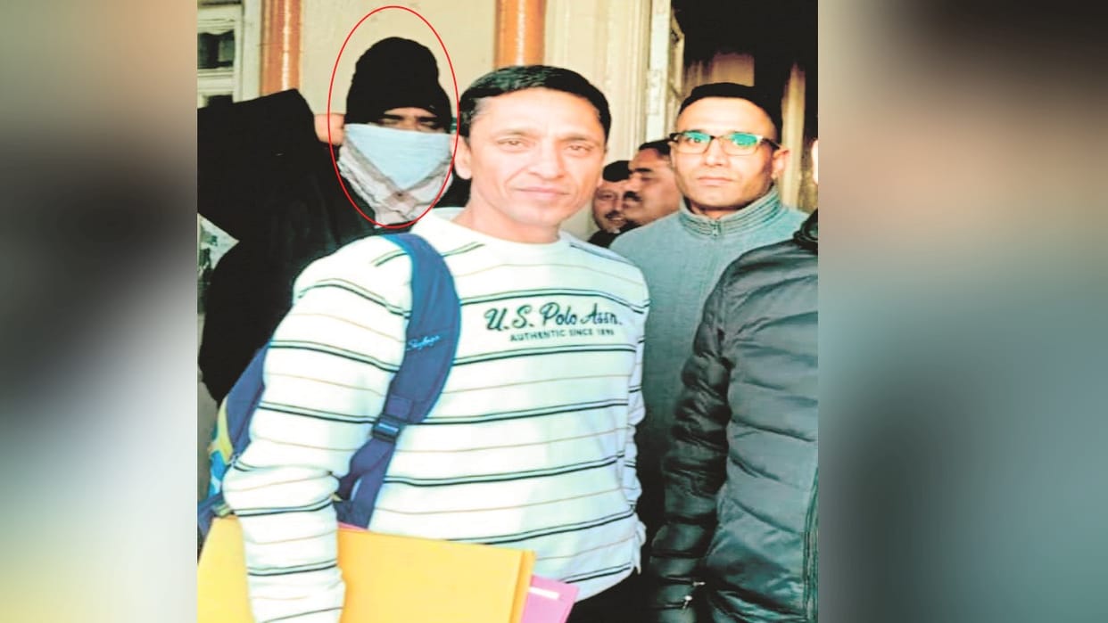 Bribery Case: EPFO regional commissioner had rejected the assessment report and issued a notice, then the game