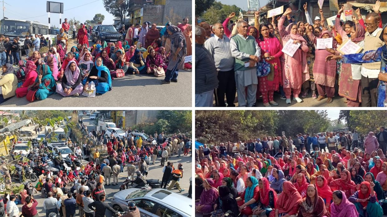 People came out on the streets at seven places for Charitable Hospital Bhota NH jammed for three hours