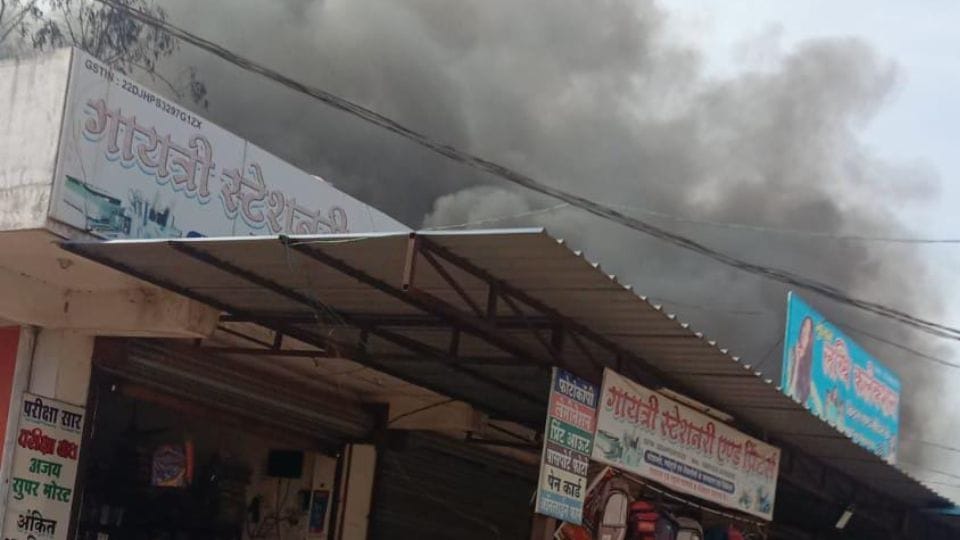Fire breaks out in fancy shop in Jagdalpur