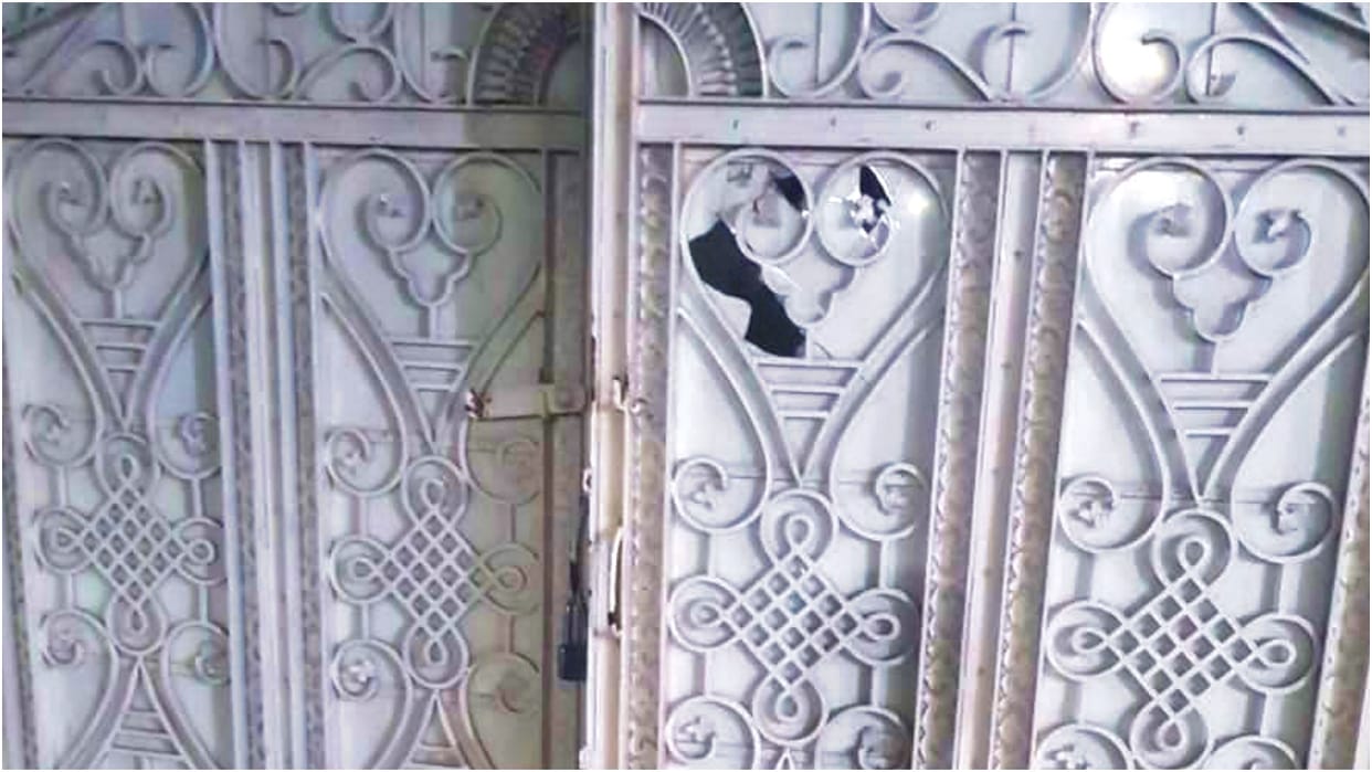 Firing at the house of Dhanraj Builders owner Rakesh Sharma in bareilly