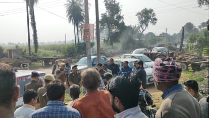 UP News: Teacher murdered in Bijnor, two wounds found in head, liquor bottle and knife lying nearby
