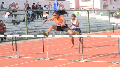 Players showed their strength in athletics competition these became winners