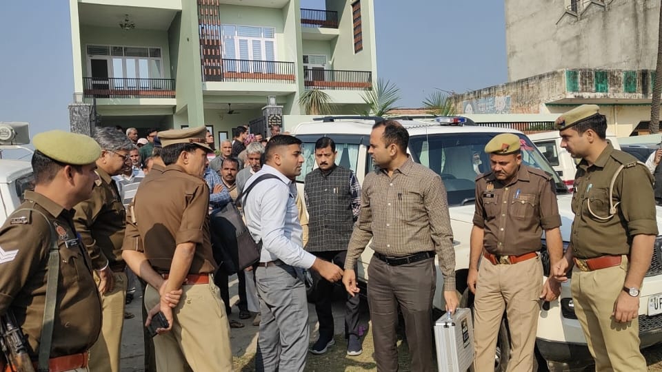 UP News: Teacher murdered in Bijnor, two wounds found in head, liquor bottle and knife lying nearby