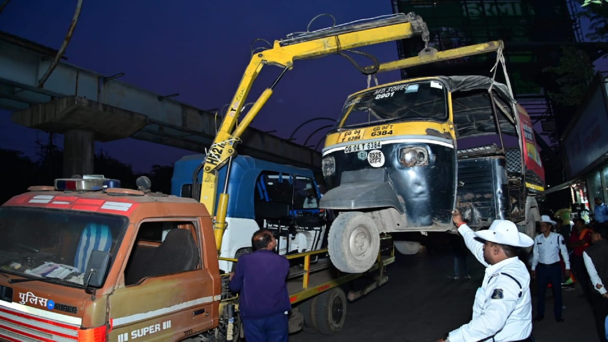 Action will be taken against vehicles parked on the roadside and encroachment in Raipur