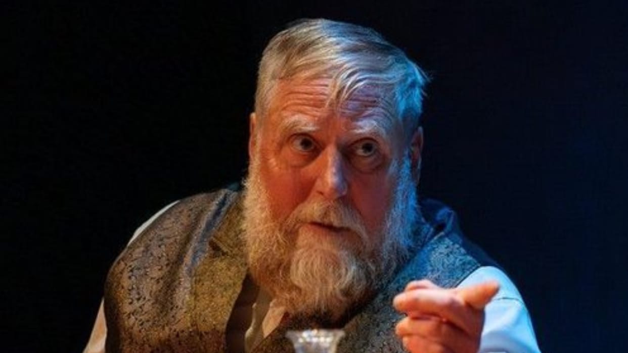 Julien Arnold passes away after collapsing on stage during A Christmas Carol performance as per report