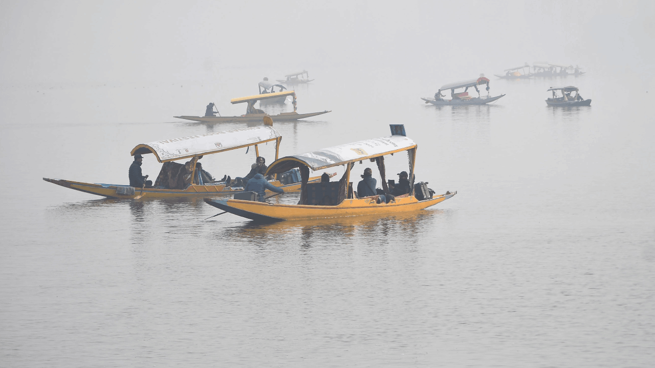 photos of Cold wave continued in Kashmir Valley and Srinagar recording coldest night of season