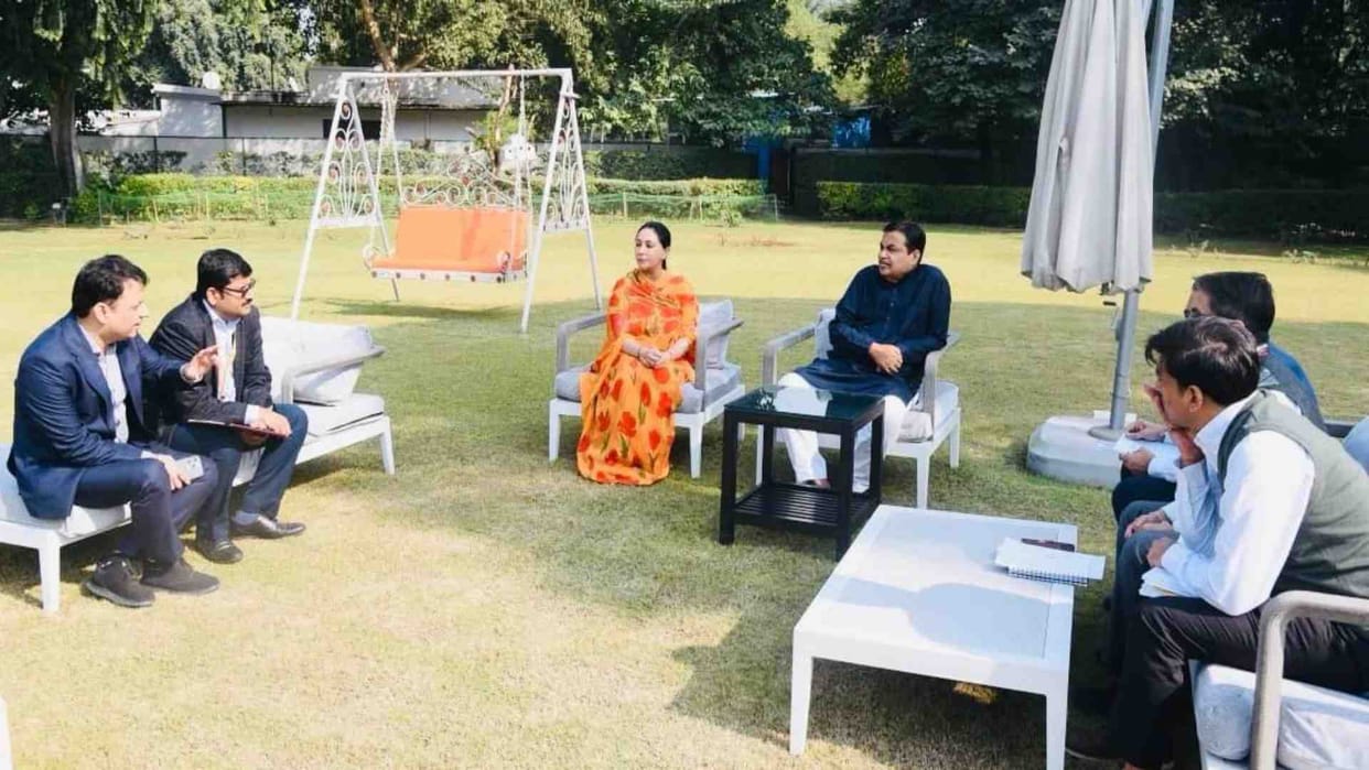 Jaipur News: Deputy Chief Minister Diya Kumari meets Nitin Gadkari
