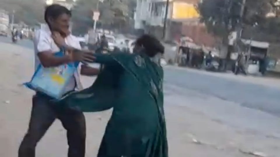 Heavy slapping between the couple on the road
