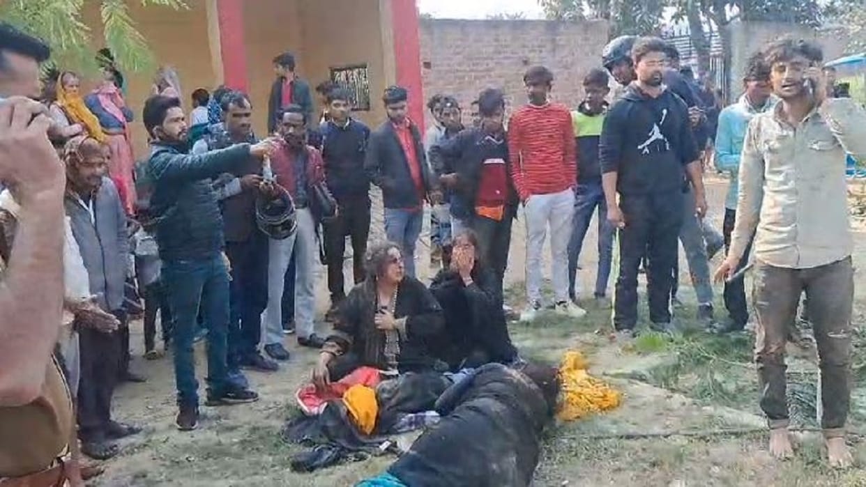 10 year old boy died as car hit tree and entered the drain in shahjahanpur