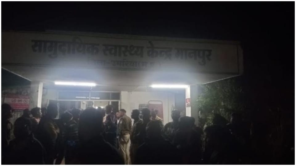 Woman died due to negligence of doctors, family members created ruckus till late night