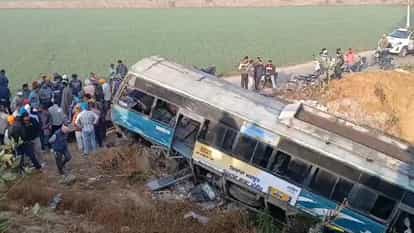 Moga Accident: धर्मकोट में टाटा पिकअप से टकराई बेकाबू रोडवेज बस, कई फीट नीचे गिरी, कई लोग घायल Accident in Moga Uncontrolled roadways bus collided with pickup in Dharamkot