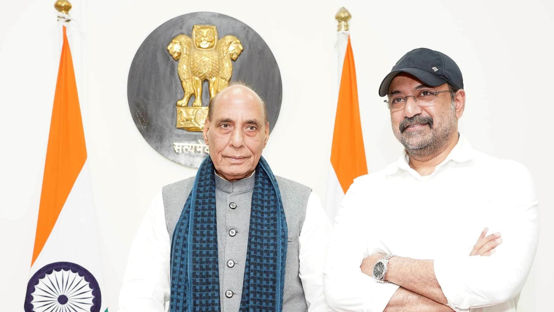 Sivakarthikeyan mets Rajnath Singh Defense Minister congratulated team on amaran success