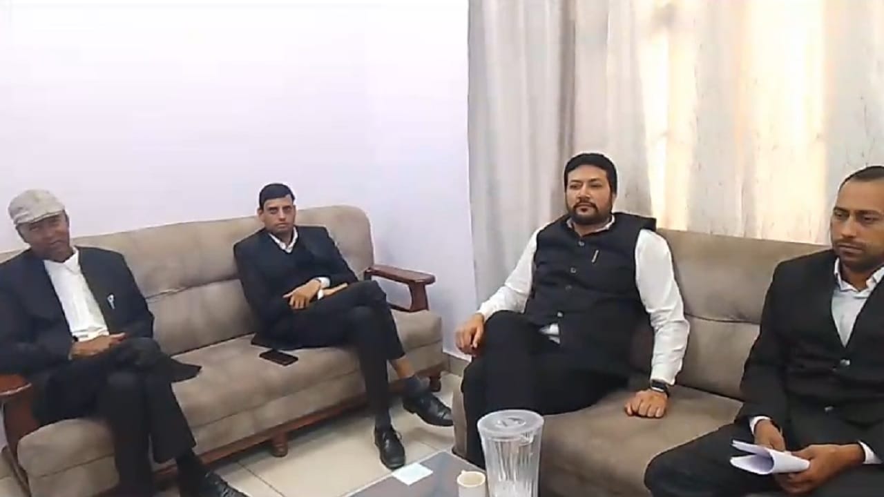 There is no lift facility in the chamber building in Dadri, advocates raised the demand