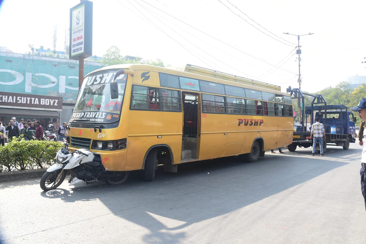 Bhopal Accident: A speeding bus ran over two bike riders, both were dragged for ten meters
