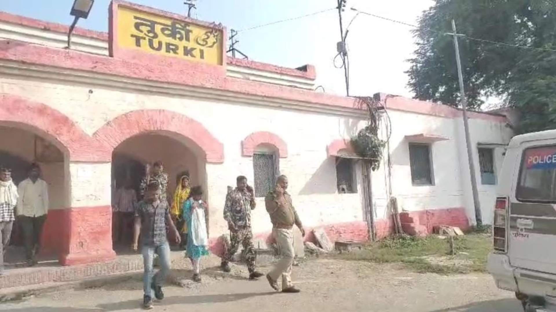Bihar News : Girl tried to commit suicide on railway track, lover accused cheating in love affair Muzaffarpur