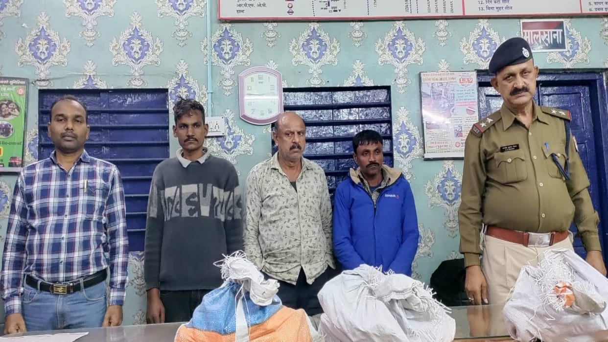 Bihar Two Nepalese and their accomplice Indian thieves arrested iron theft case from Raxaul Junction Motihari
