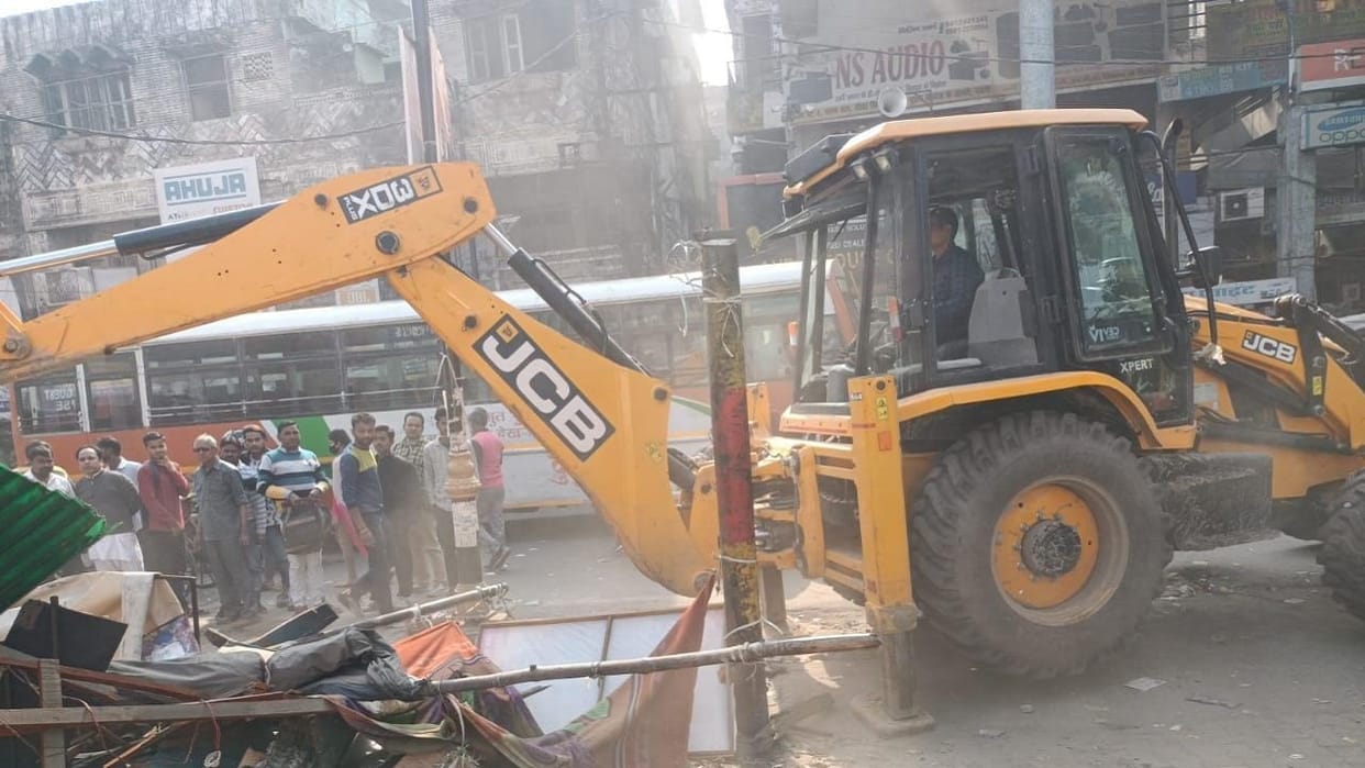 Municipal corporation bulldozer run against encroachment in Bareilly