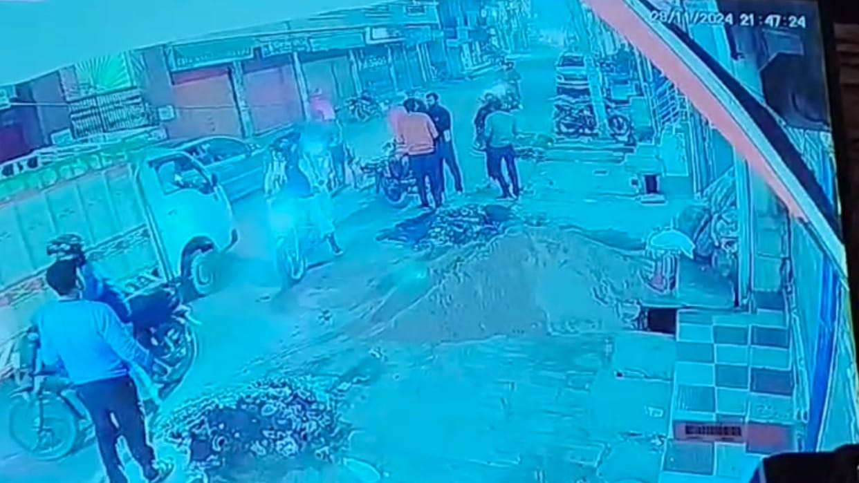 Young man beaten badly after minor collision with bike in Amethi.