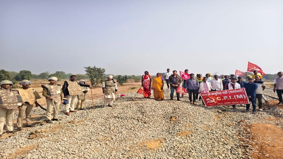 Villagers under leadership of CPI stopped work of railway expansion in Korba
