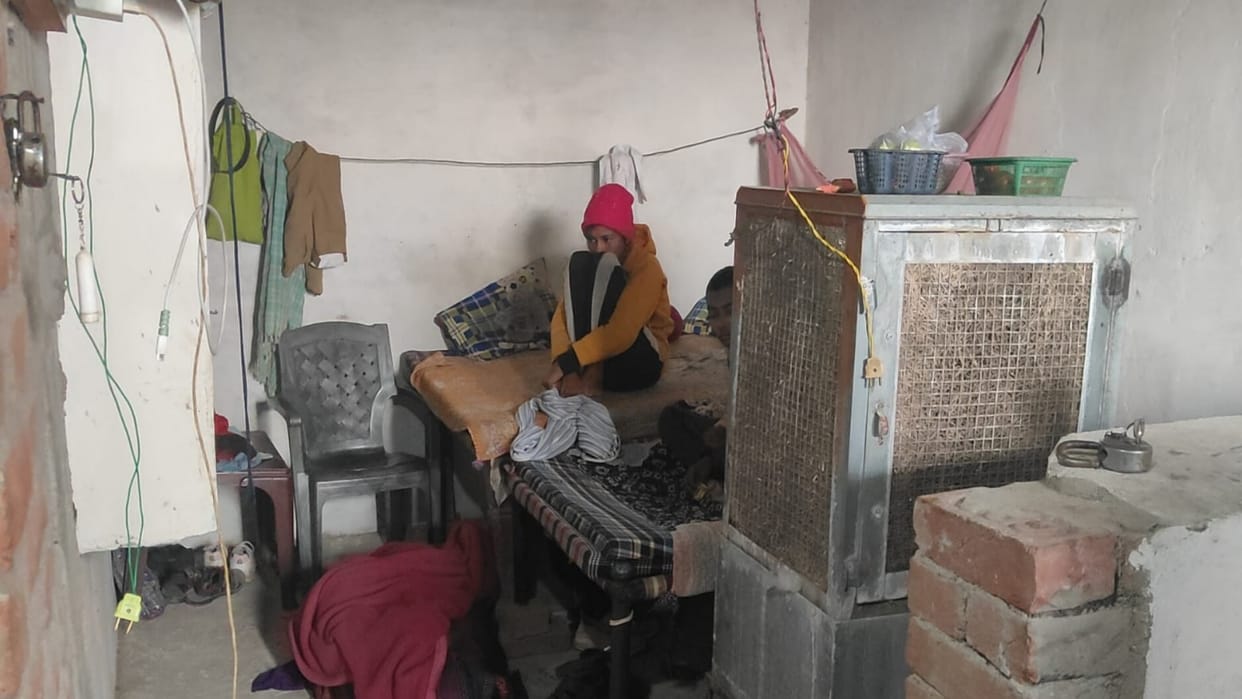 Woman kills husband by stabbing him with sharp weapon, police arrested
