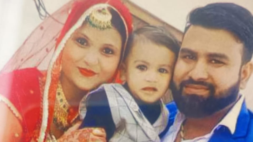 Car accident on Delhi Mumbai Expressway Sonipat family husband wife and child dies