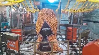 Pashupatinath Temple: Cold winds increased the cold, Lord Pashupatinath was covered with a blanket