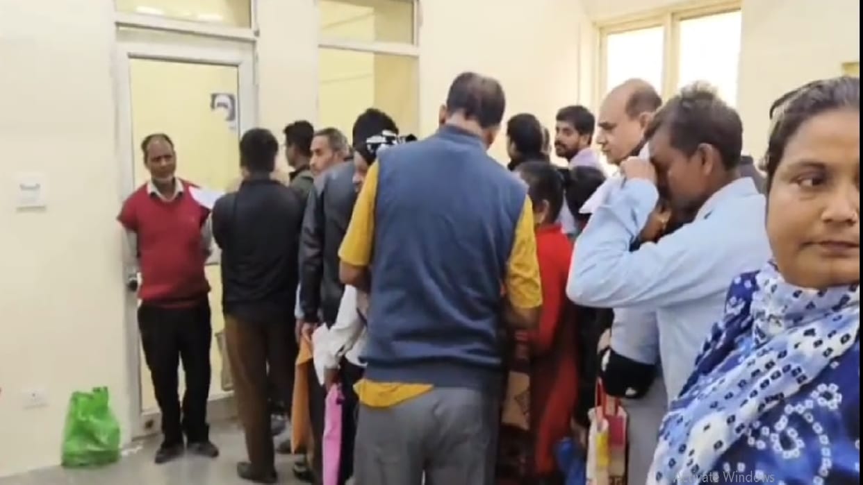 Family members beat up doctor over child s death in Noida