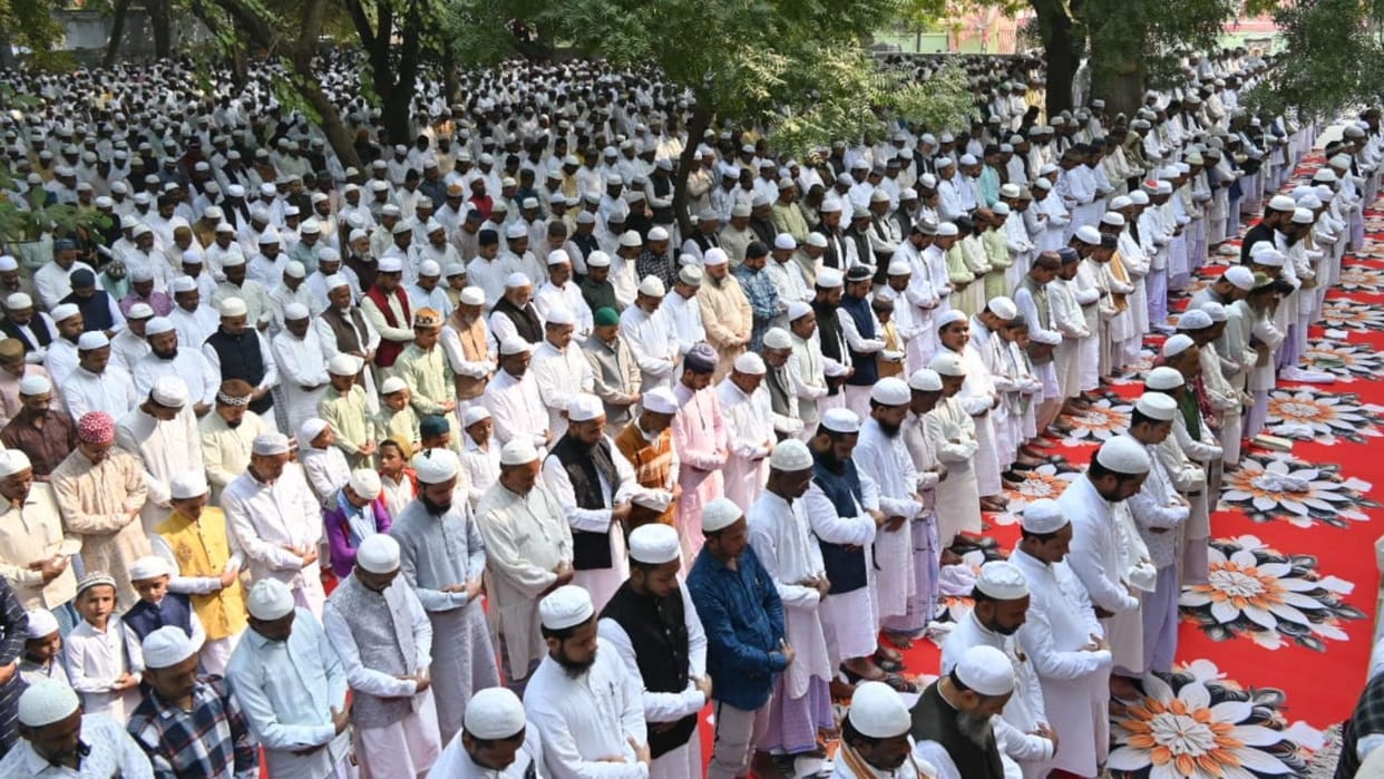 Weavers followed 450 year old tradition Wishing prosperity Aghani Jumme ki Namaaz history is interesting