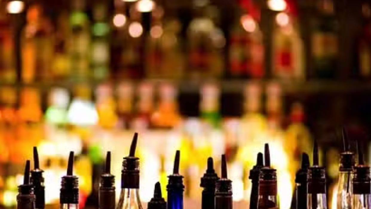Himachal Serving alcohol in weddings and ceremonies is expensive fee will be Rs 1200