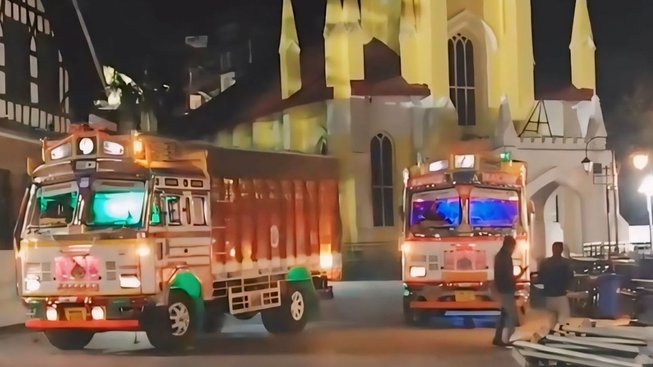 Shimla News Trucks and cranes were driven on the ridge video is going viral