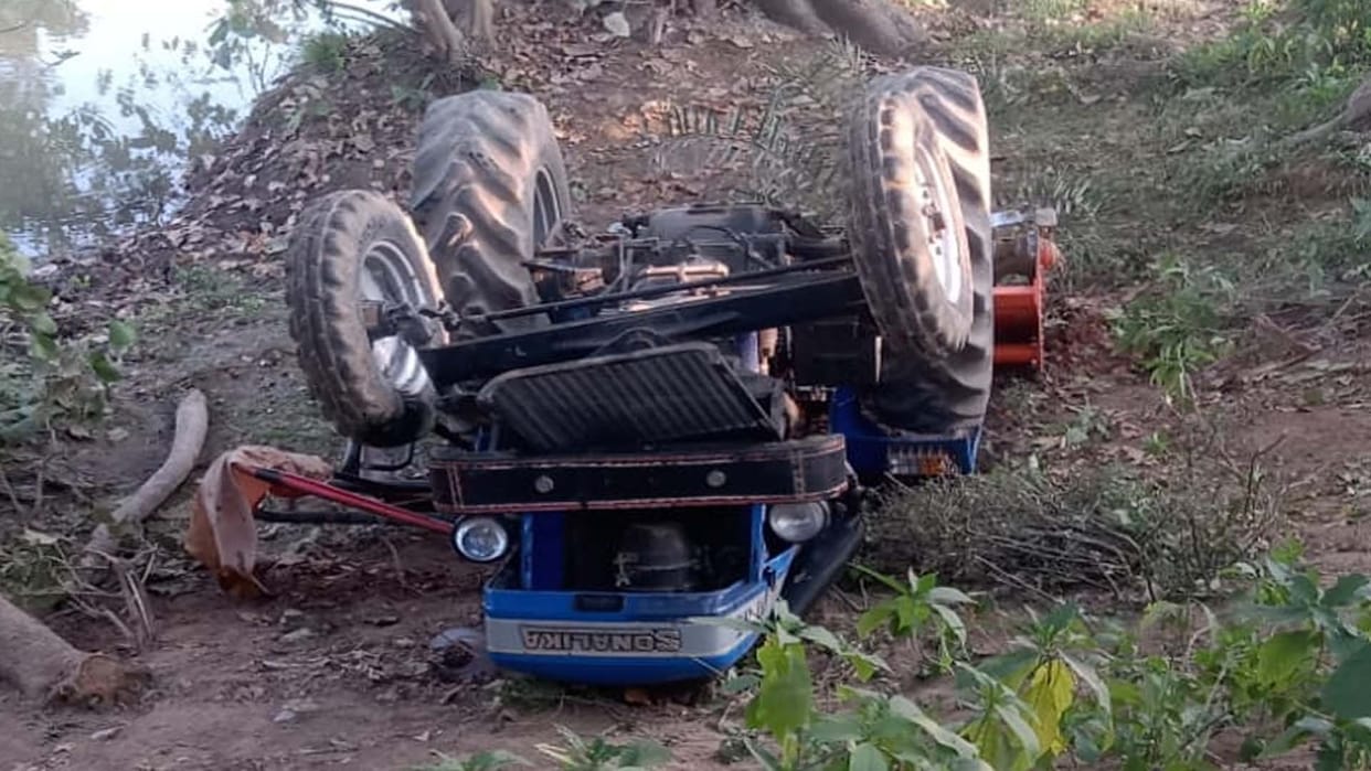Mahoba: Two people including a farmer died after tractor overturned in a ditch