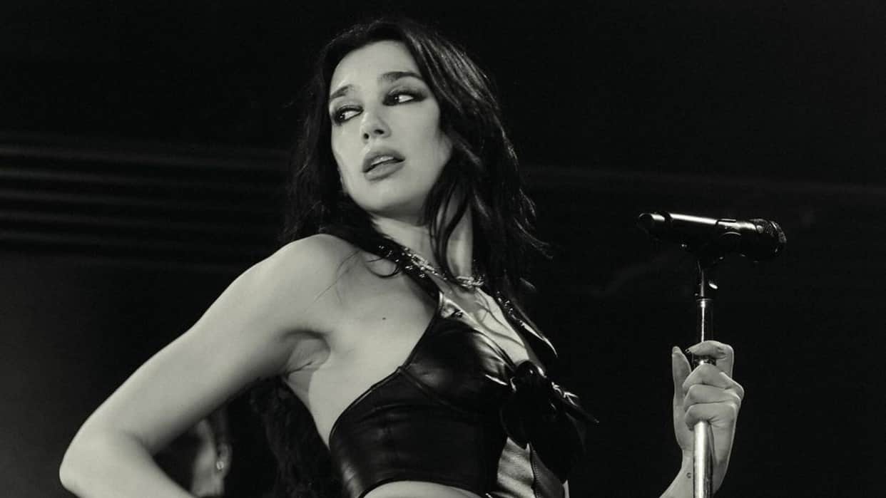 Albanian pop singer Dua Lipa Net Worth is approx eleven thousand crore car collection and luxury life