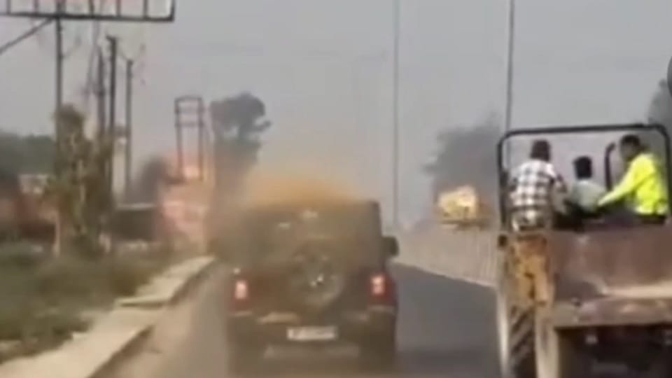 Meerut: Mud was thrown on the roof of Thar ... reel was made by running it on the highway and throwing dust