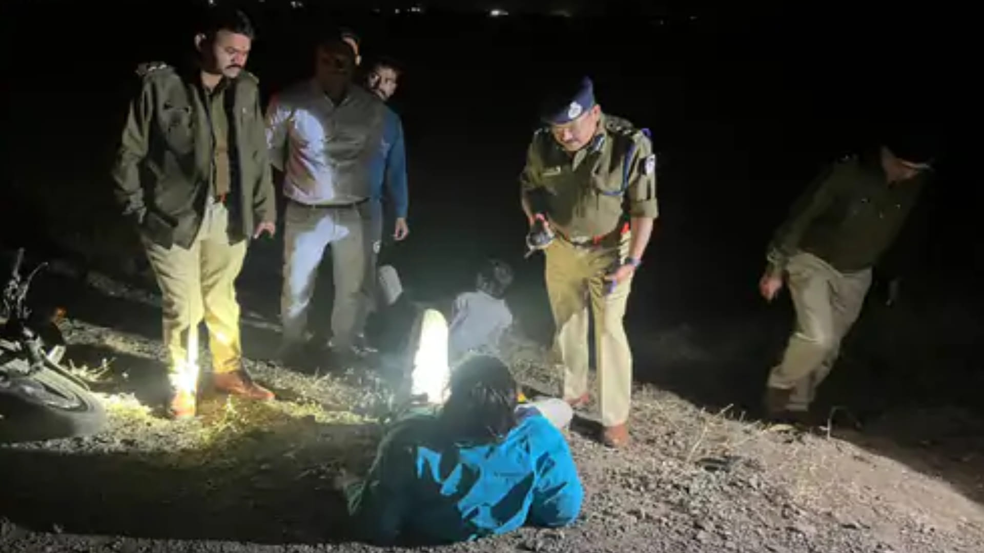 Dhar: Dhar police did a short encounter, the accused of attacking BJP leader's brother were shot in the leg