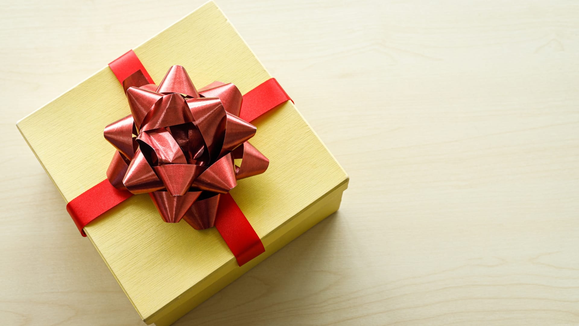 Do not gift these things to anyone relationships may break know Vastu Tips For Gifts disprj