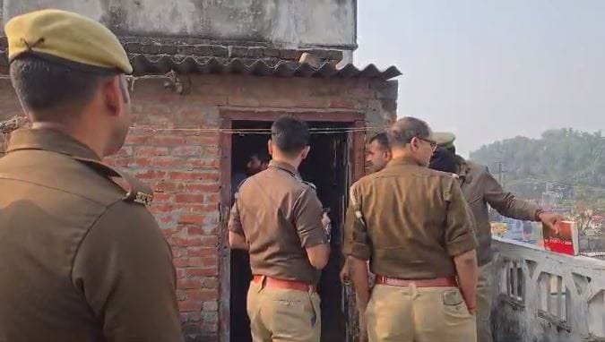 husband dead body all night Love marriage happened year ago wife took horrifying step in azamgarh