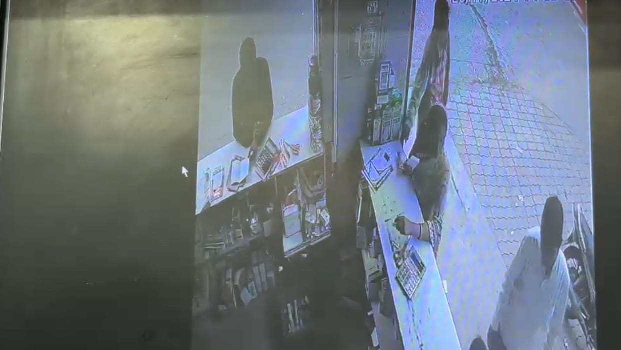 Pickpocket absconds with purse of woman who came to buy medicine incident captured in CCTV