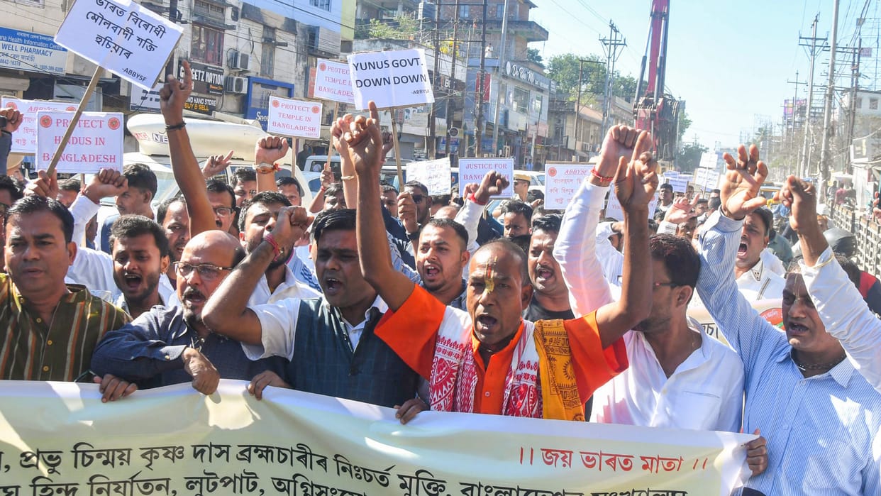cruelty cases increase against Hindus in Bangladesh, 2200 incidents have been reported so far
