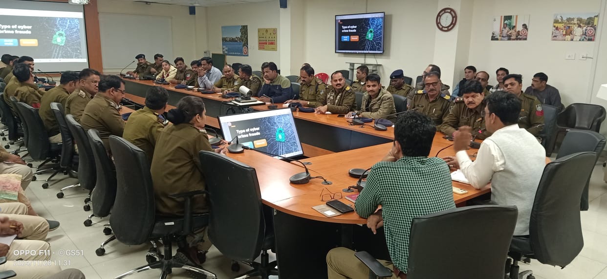 Bhopal: 400 policemen will handle cyber help desk in 37 police stations of Bhopal, starting from tomorrow, tra