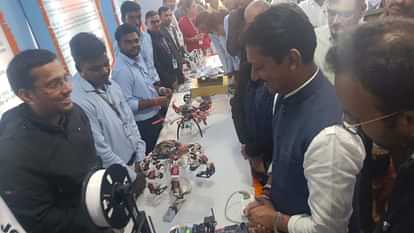 Bihar News : राजकीय अभियंत्रण महाविद्यालय के स्टूडेंट्स ने बनाया औद्योगिक रोबोट्स, जानिए क्या हैं खासियत Bihar News : Government Engineering College Students made industrial robots in aurangabad Bihar sonepur mela