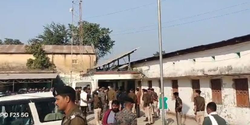 Bihar News : Fight between bihar police inspector and co in sitarmarhi dm-sp reached to resolve tension