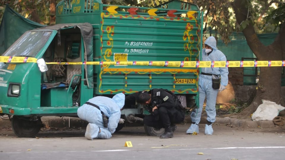 Delhi Bomb Blast News Big reveal in investigation Bleaching powder used in blast Prashant Vihar see photos