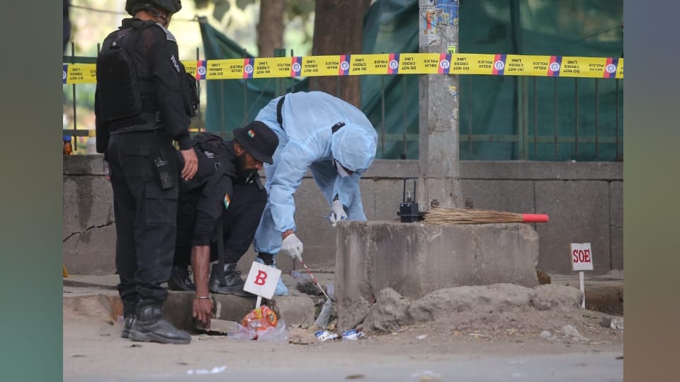 Delhi Bomb Blast News Big reveal in investigation Bleaching powder used in blast Prashant Vihar see photos